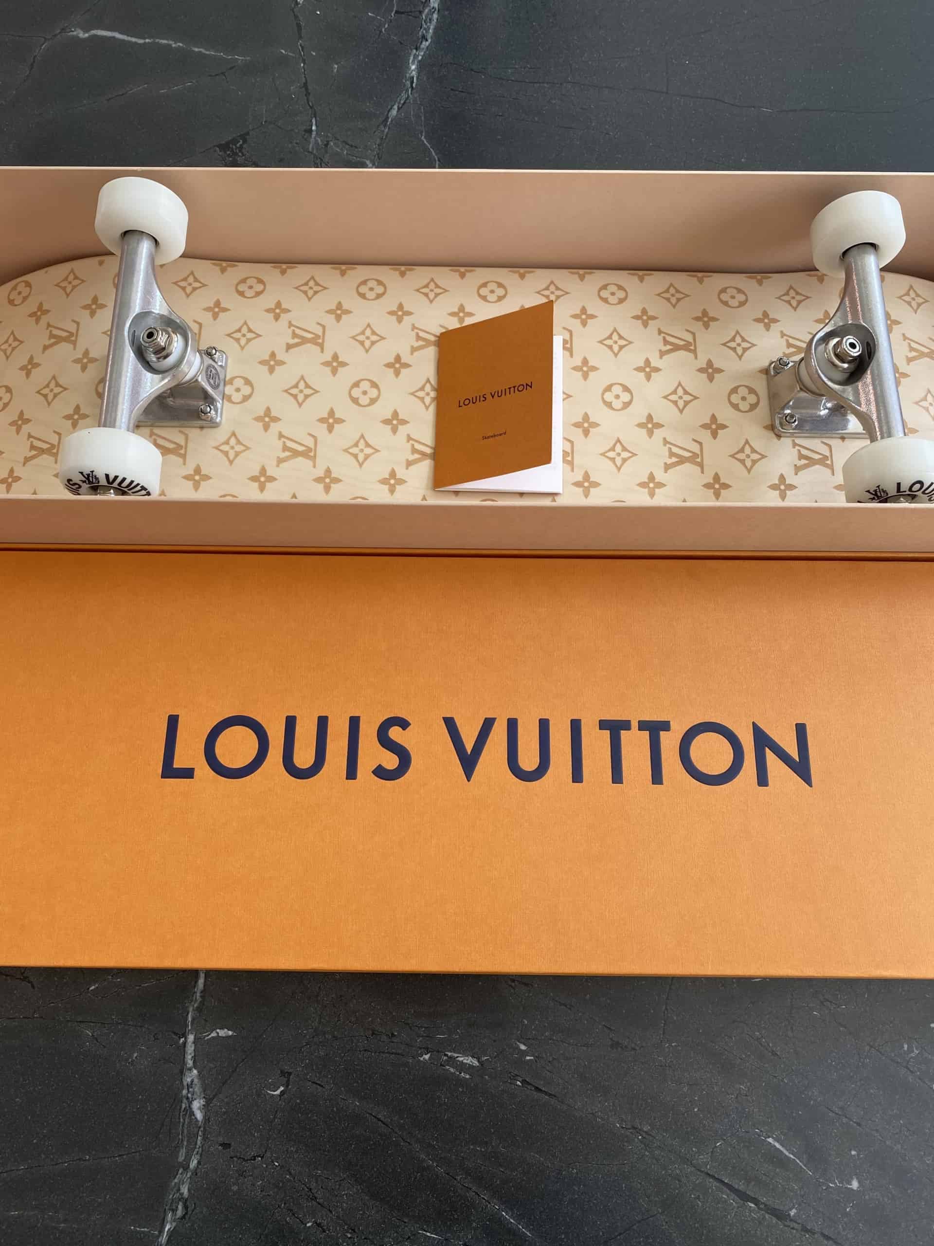 Louis Vuitton Virgil Abloh Neon LV Monogram Skateboard 118lv26 –  Bagriculture